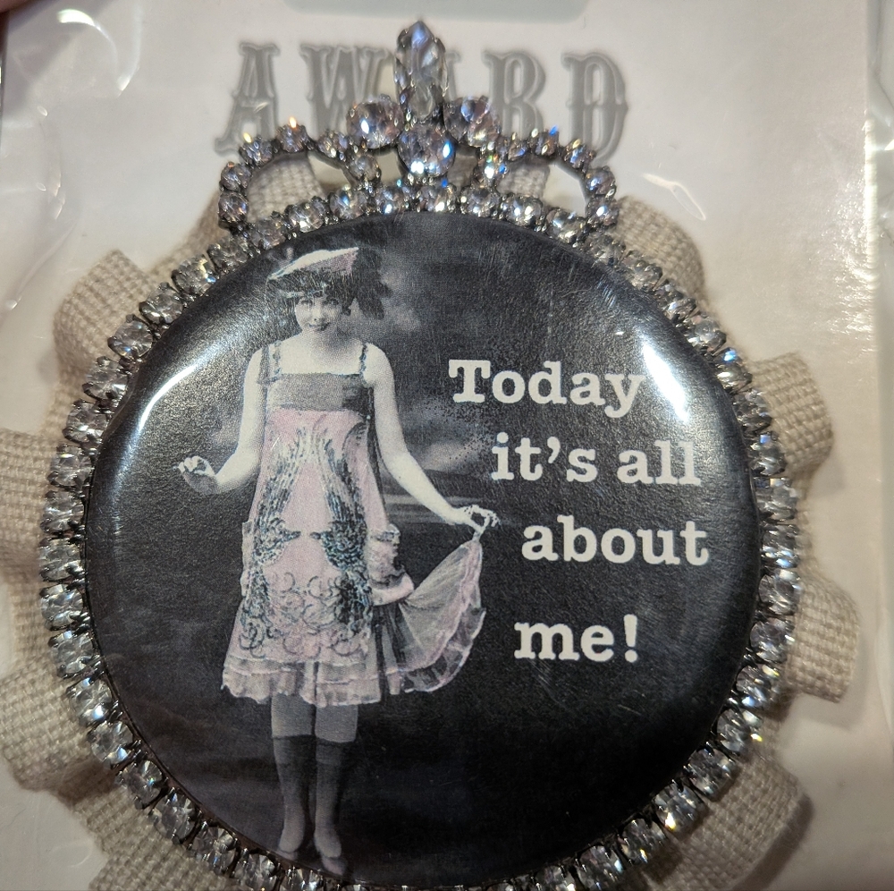 Funny Feminine Pin/Brooch Ribbon New In Package "Today Is All About Me" - Picture 7 of 10